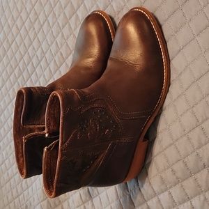 🐂 Boots